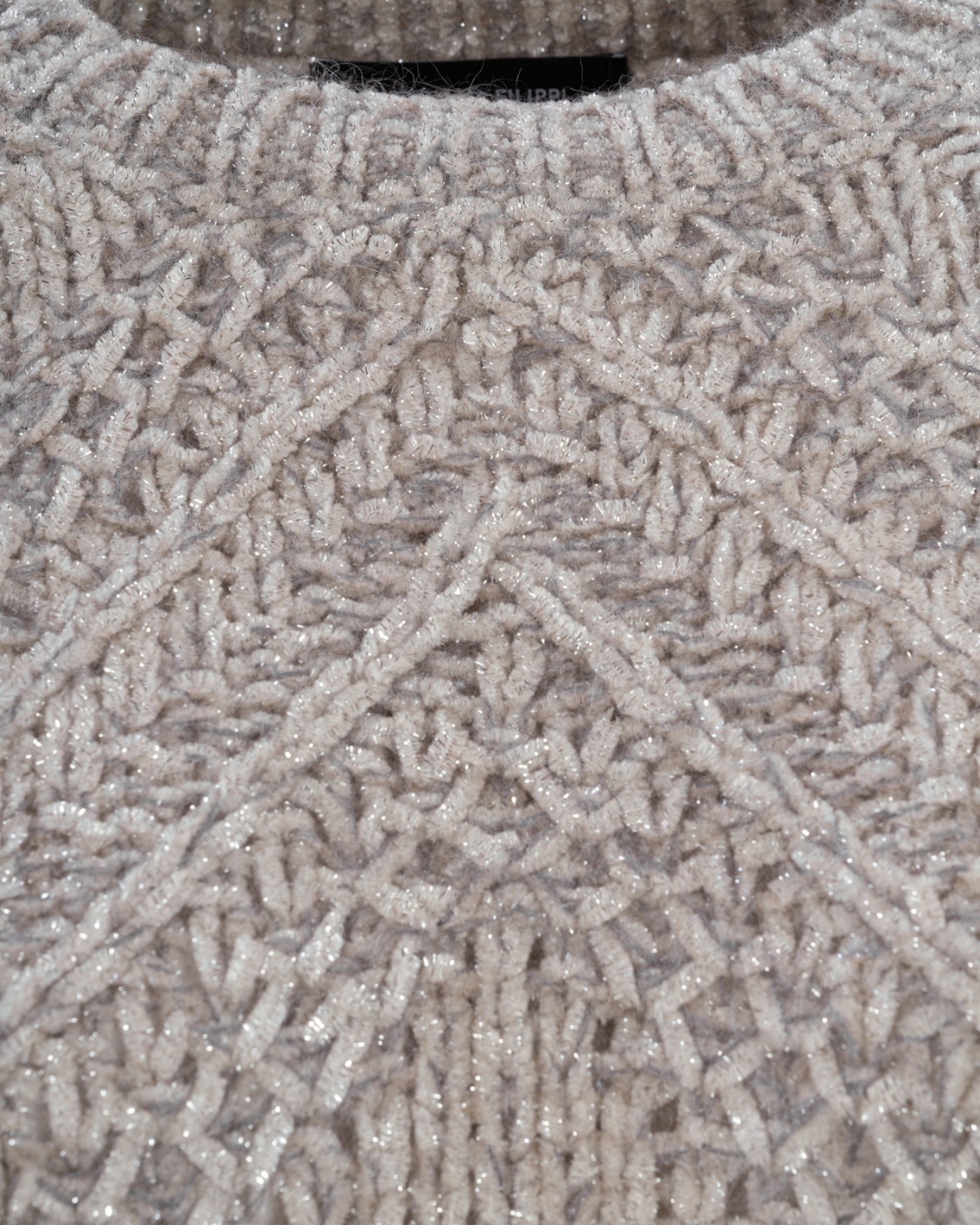 shop FABIANA FILIPPI  Pull: Fabiana Filippi luminosa maglia girocollo.
Girocollo.
Maniche lunghe.
Collo, fondo e polsini a coste.
Vestibiltà regolare.
Composizione: 58% Viscosa 17% Poliammide 13% Metallo 10% Mohair 10% Alpaca.
Fabbricato in Italia.. MAD223F449H755-VR1 number 7610784